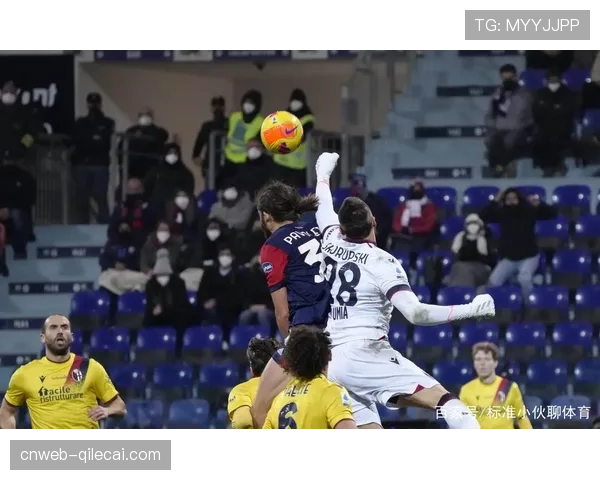 特写镜头:卡利亚里老将佩雷罗主罚角球前,与队友反复确认跑位手势 特写镜头:卡利亚里老将佩雷罗主罚角球前,与队友反复确认跑位手势